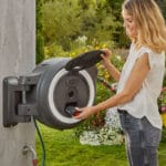 GARDENA Akku-Wand-Schlauchbox PowerRoll